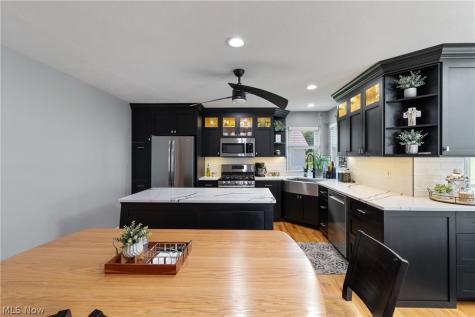 5043 Violet Knoll Avenue NE Canton OH 44705