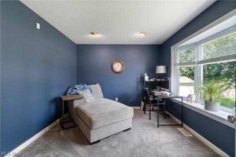 5043 Violet Knoll Avenue NE Canton OH 44705