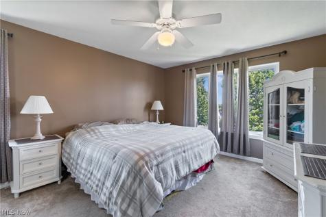 5043 Violet Knoll Avenue NE Canton OH 44705
