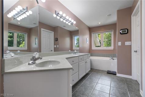 5043 Violet Knoll Avenue NE Canton OH 44705