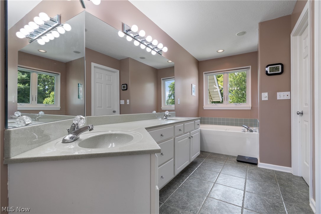 5043 Violet Knoll Avenue NE Canton OH 44705