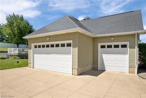 5043 Violet Knoll Avenue NE Canton OH 44705