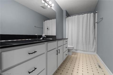 5043 Violet Knoll Avenue NE Canton OH 44705