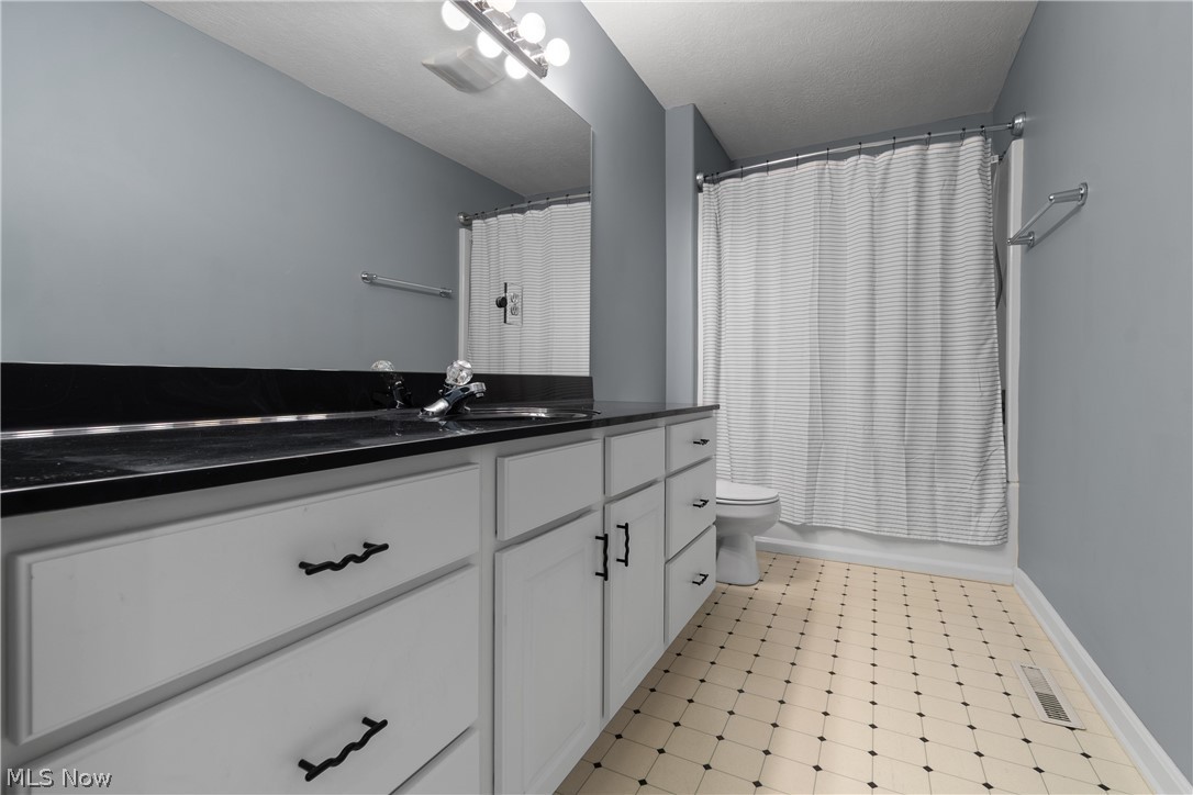 5043 Violet Knoll Avenue NE Canton OH 44705