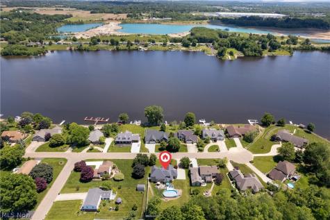 5043 Violet Knoll Avenue NE Canton OH 44705