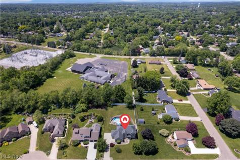 5043 Violet Knoll Avenue NE Canton OH 44705
