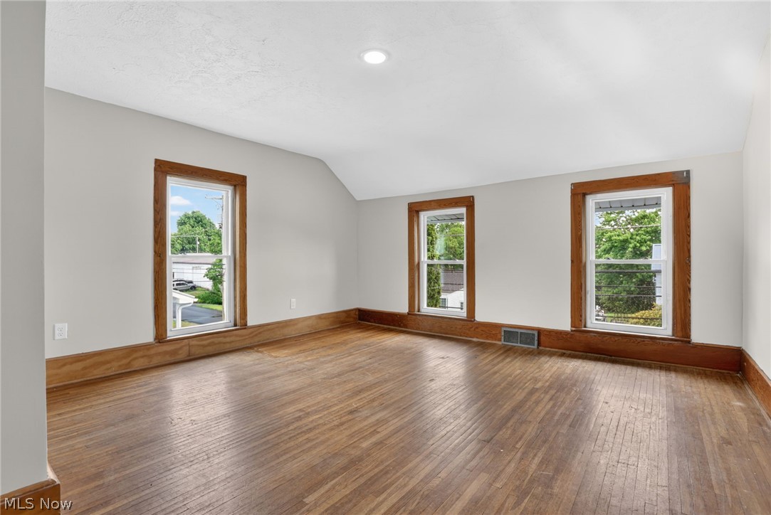 204 N Market Street Somerset OH 43783