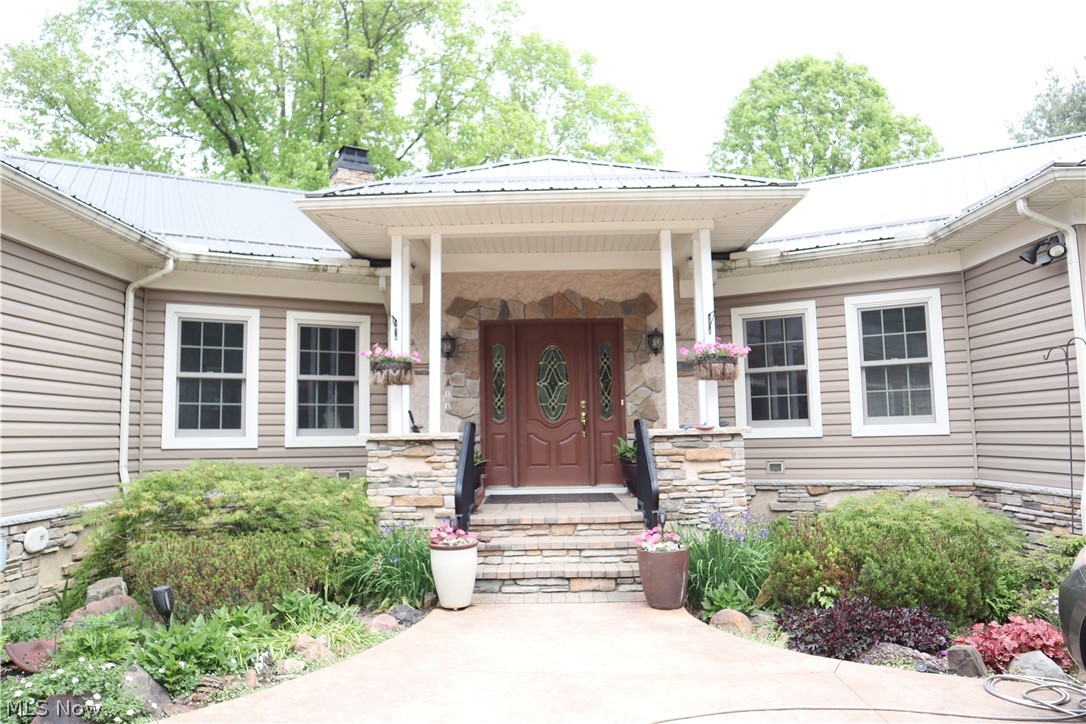 7509 Girdle Road West Farmington OH 44491