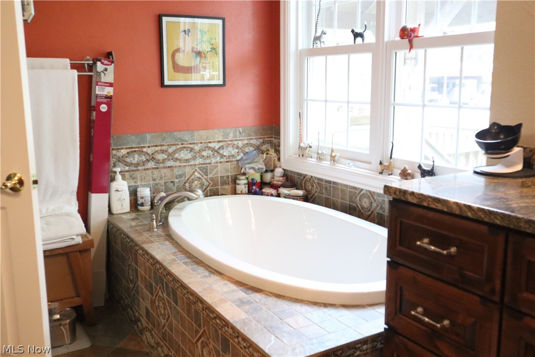 7509 Girdle Road West Farmington OH 44491