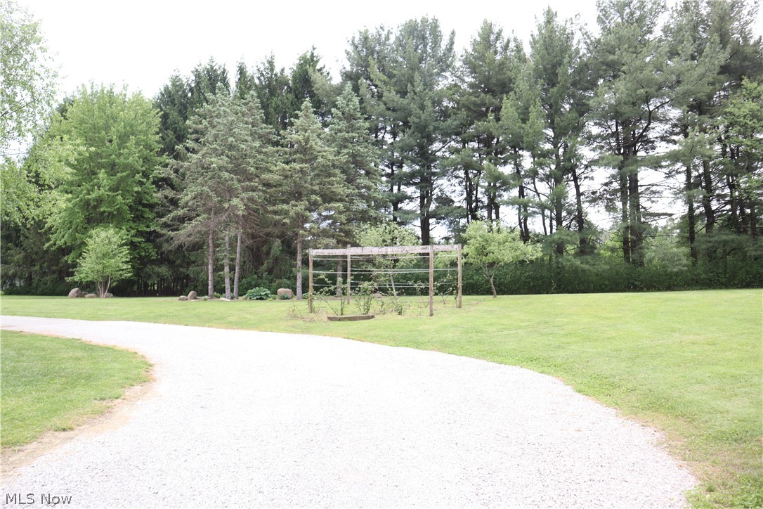 7509 Girdle Road West Farmington OH 44491
