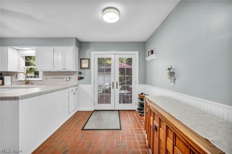 24103 Bruce Road Bay Village OH 44140