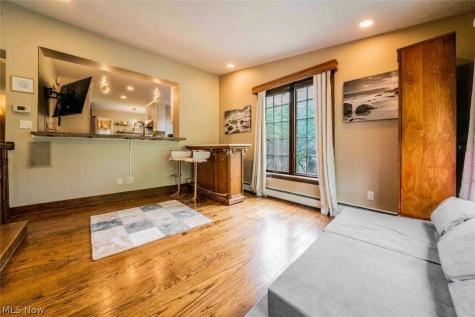 2677 Belvoir Boulevard Shaker Heights OH 44122