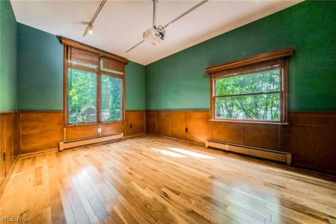 2677 Belvoir Boulevard Shaker Heights OH 44122