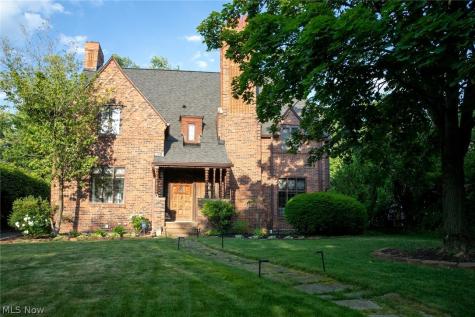 2677 Belvoir Boulevard Shaker Heights OH 44122