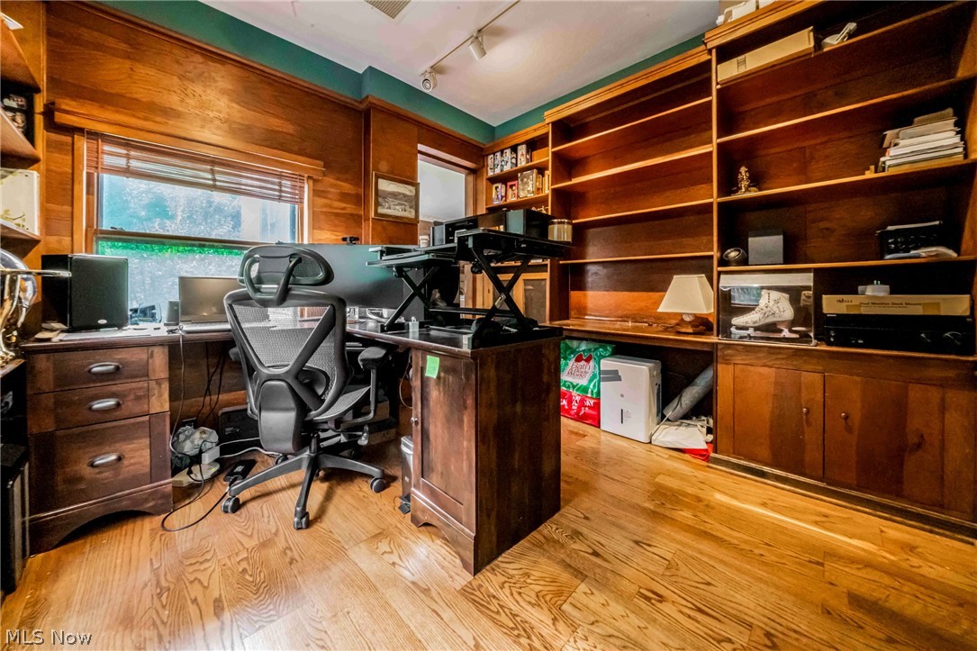 2677 Belvoir Boulevard Shaker Heights OH 44122