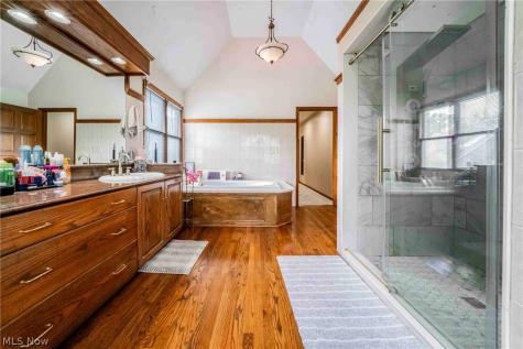 2677 Belvoir Boulevard Shaker Heights OH 44122