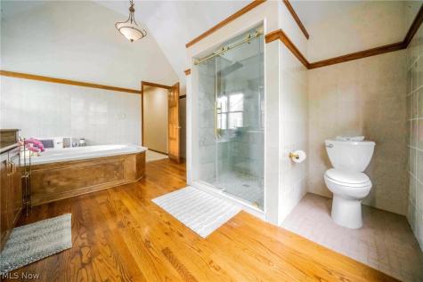 2677 Belvoir Boulevard Shaker Heights OH 44122