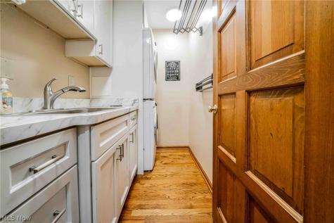 2677 Belvoir Boulevard Shaker Heights OH 44122