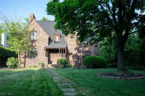2677 Belvoir Boulevard Shaker Heights OH 44122