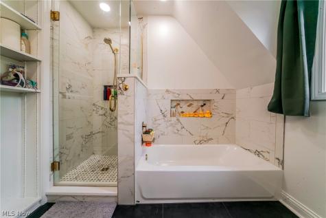 2677 Belvoir Boulevard Shaker Heights OH 44122