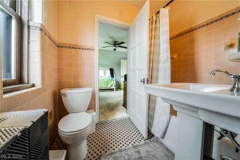 2677 Belvoir Boulevard Shaker Heights OH 44122