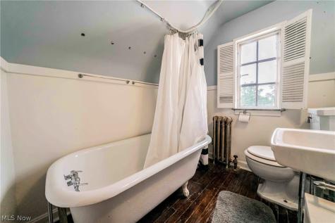 2677 Belvoir Boulevard Shaker Heights OH 44122
