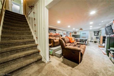2677 Belvoir Boulevard Shaker Heights OH 44122