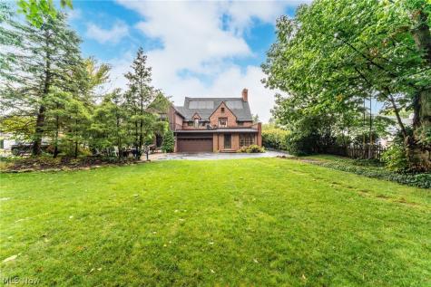 2677 Belvoir Boulevard Shaker Heights OH 44122
