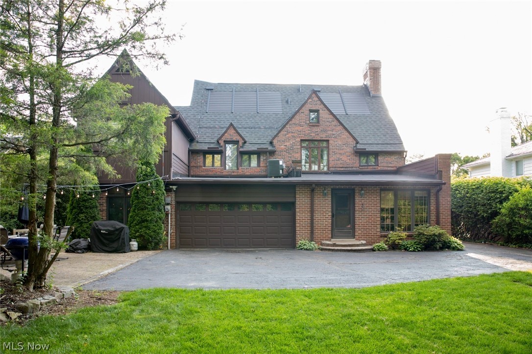 2677 Belvoir Boulevard Shaker Heights OH 44122