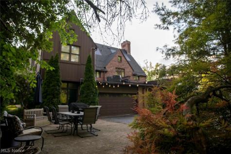 2677 Belvoir Boulevard Shaker Heights OH 44122