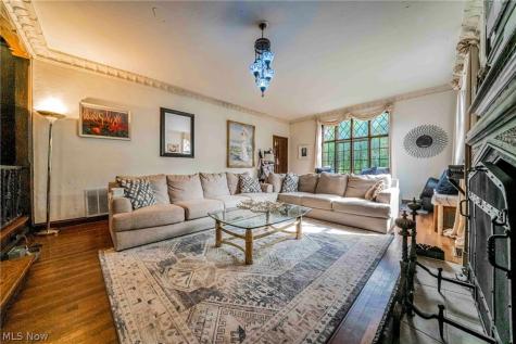 2677 Belvoir Boulevard Shaker Heights OH 44122