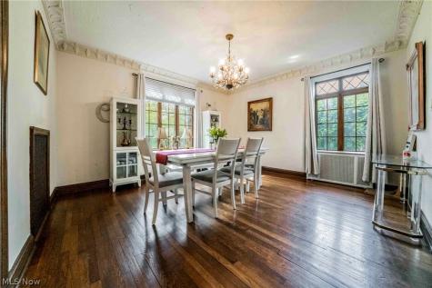 2677 Belvoir Boulevard Shaker Heights OH 44122