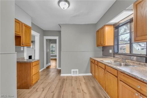13409 S Parkway Drive Garfield Heights OH 44105