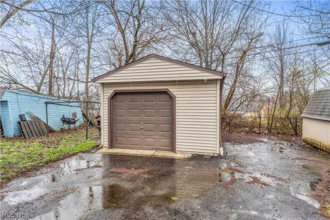 13409 S Parkway Drive Garfield Heights OH 44105