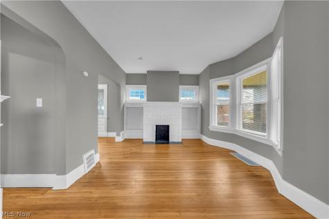 13409 S Parkway Drive Garfield Heights OH 44105