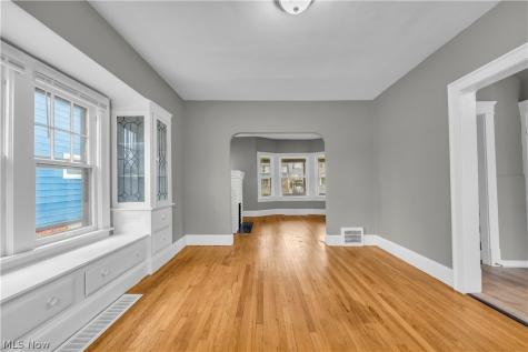 13409 S Parkway Drive Garfield Heights OH 44105