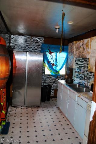 3775 Highland Road Cleveland OH 44111