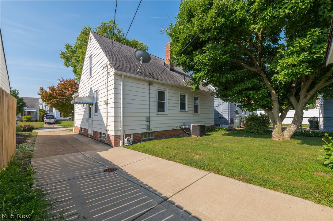 7420 Traymore Avenue Brooklyn OH 44114