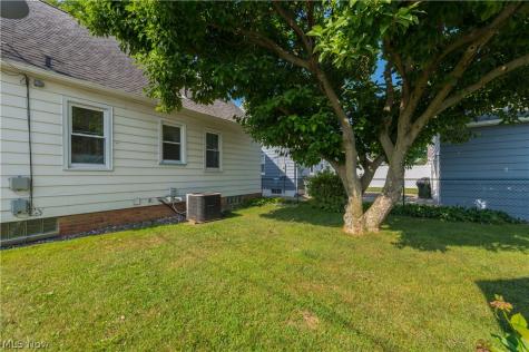 7420 Traymore Avenue Brooklyn OH 44114