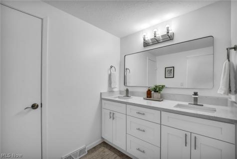 5626 Seneca Place Willoughby OH 44094