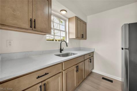 71 Chestnut Street Elyria OH 44035