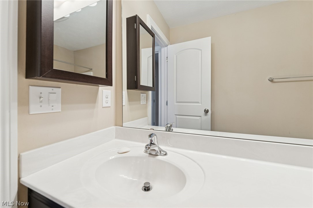 866 Somerby Circle Uniontown OH 44685