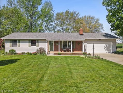 14281 Wade Avenue NE Hartville OH 44632