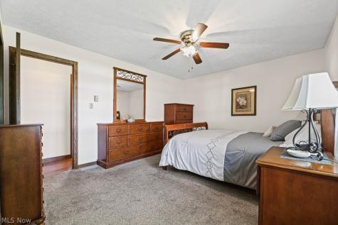 14281 Wade Avenue NE Hartville OH 44632