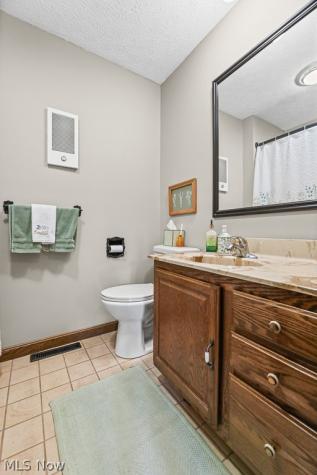 14281 Wade Avenue NE Hartville OH 44632