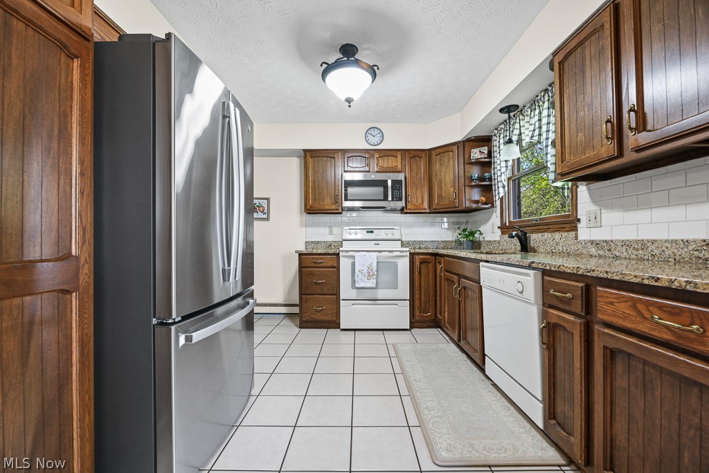 14281 Wade Avenue NE Hartville OH 44632