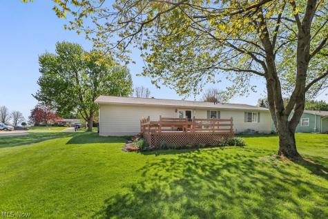 14281 Wade Avenue NE Hartville OH 44632