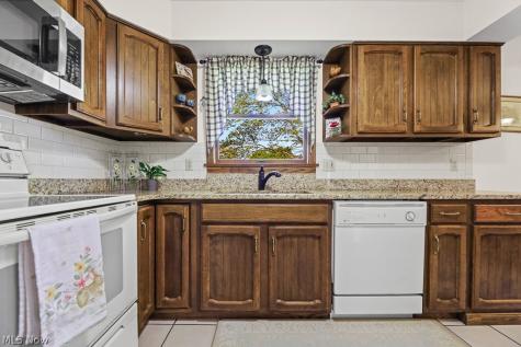 14281 Wade Avenue NE Hartville OH 44632