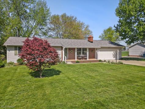 14281 Wade Avenue NE Hartville OH 44632