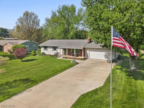 14281 Wade Avenue NE Hartville OH 44632